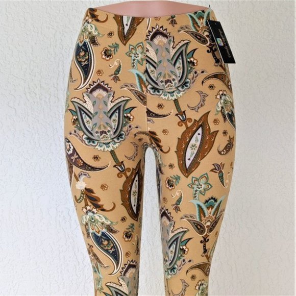 SOFT Fall Leaves Capri Leggings (NWT) - Picture 2 of 12